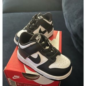 Toddler Nike “Panda” Dunks size 4C